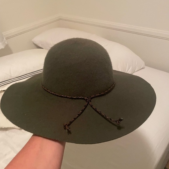 Olive green suede hat - Picture 1 of 2